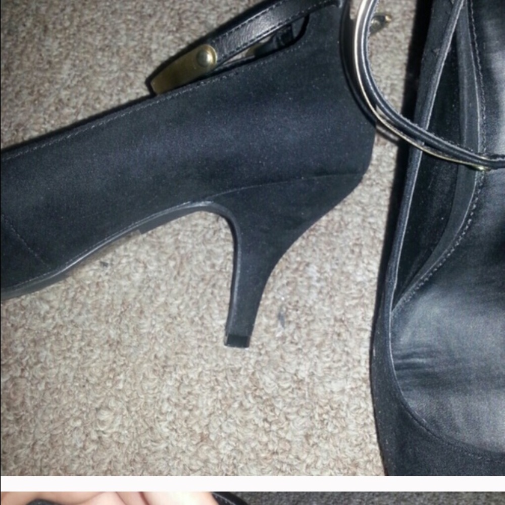 Call it Spring shoes! - Picture 3 of 3